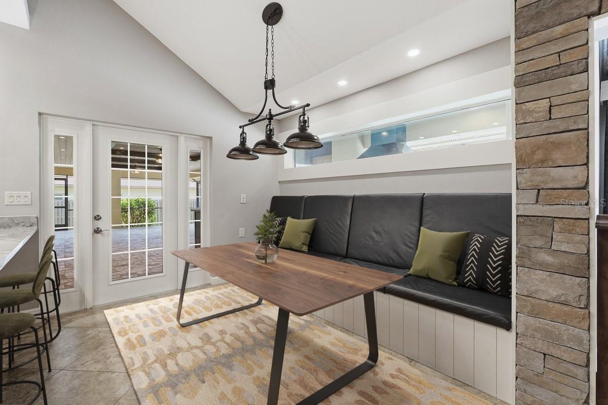 Image 22 of 69 For 325 Sheffield Circle W