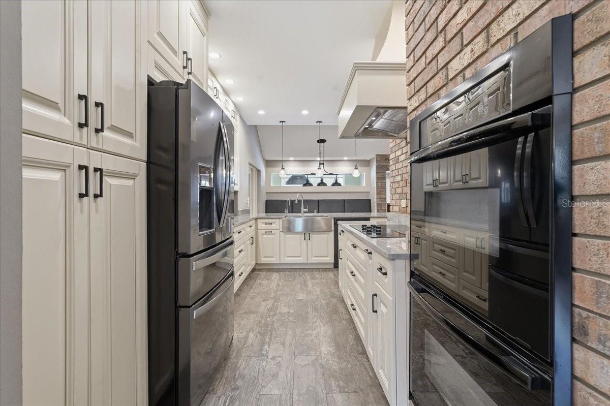 Image 24 of 69 For 325 Sheffield Circle W