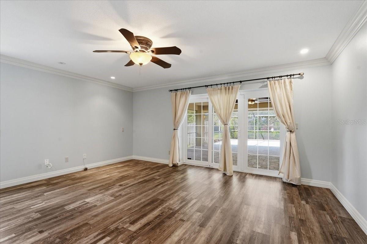 Image 31 of 69 For 325 Sheffield Circle W