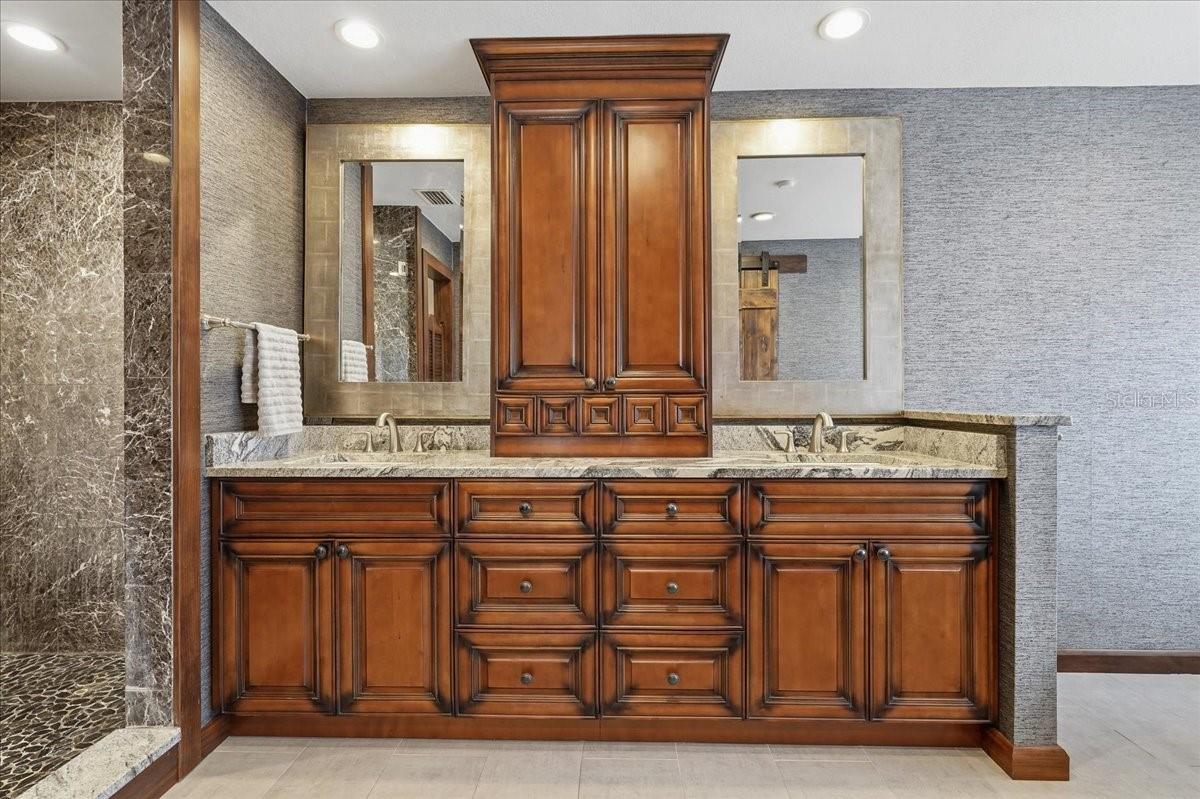 Image 33 of 69 For 325 Sheffield Circle W