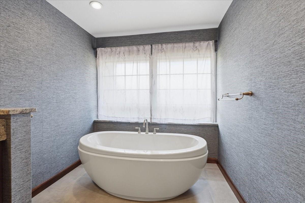 Image 34 of 69 For 325 Sheffield Circle W