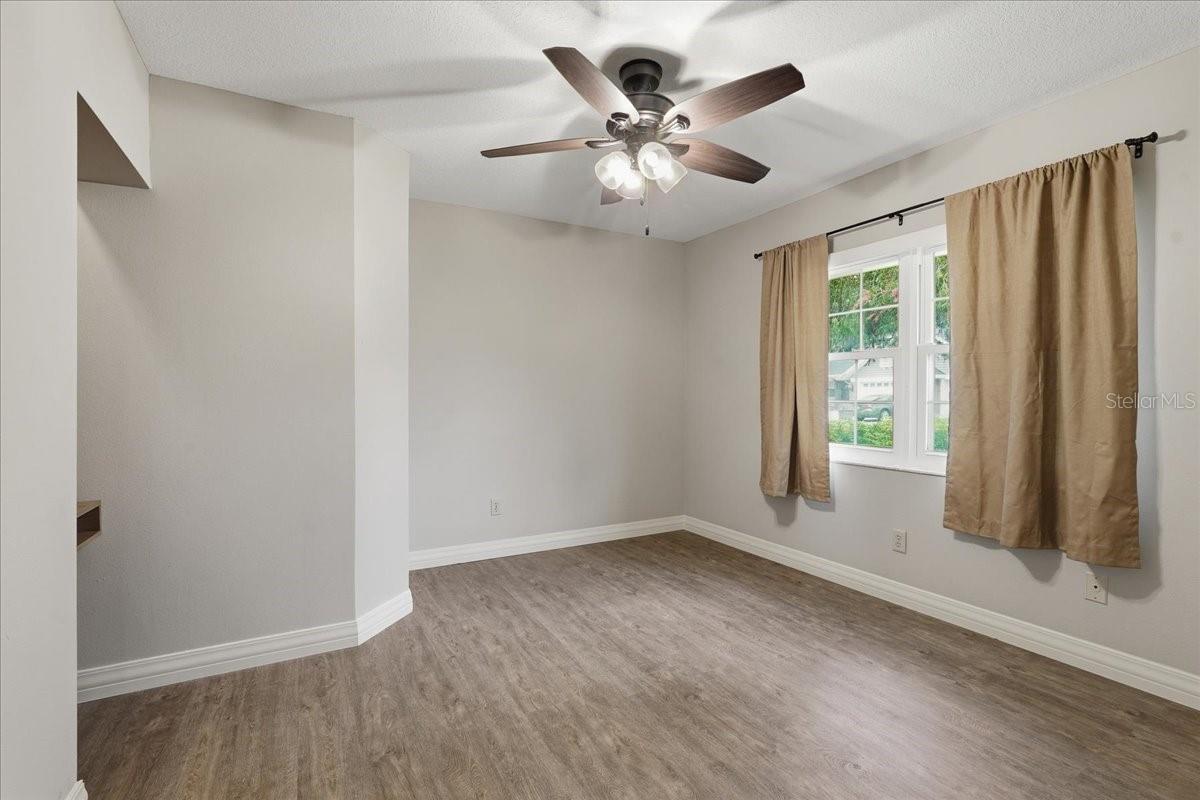 Image 39 of 69 For 325 Sheffield Circle W