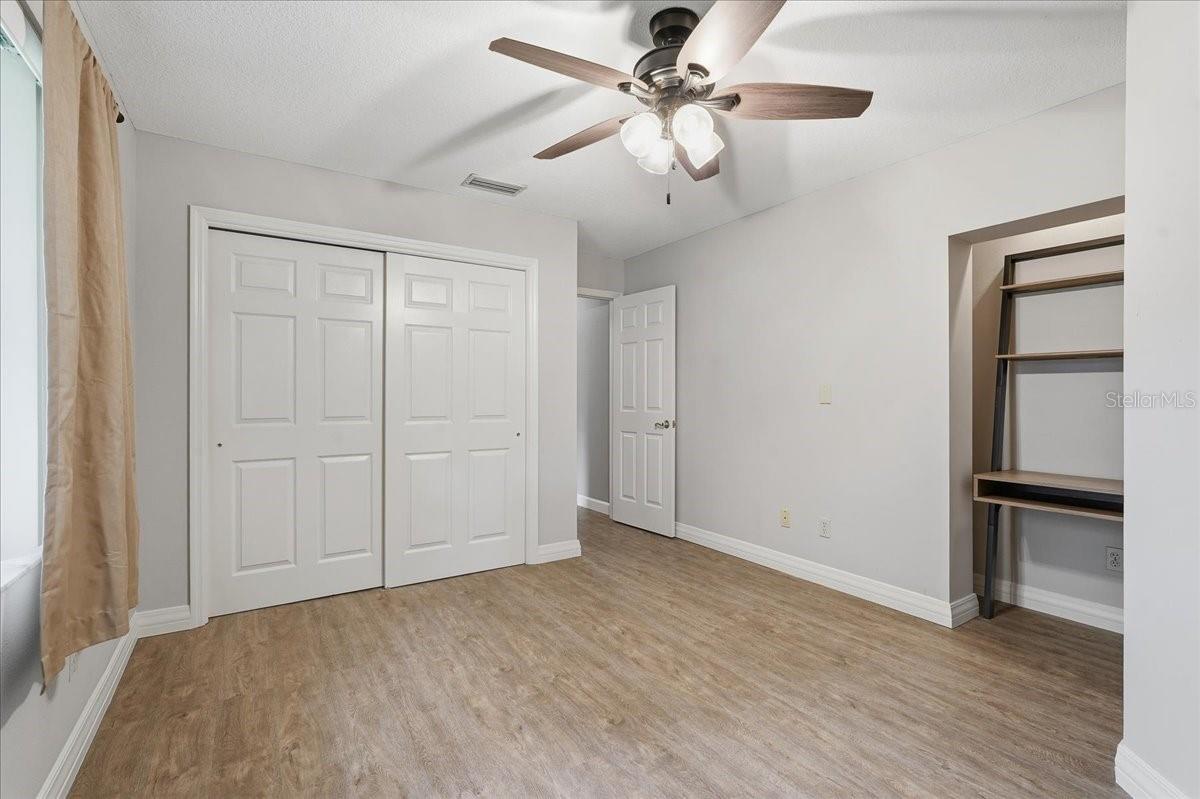 Image 40 of 69 For 325 Sheffield Circle W