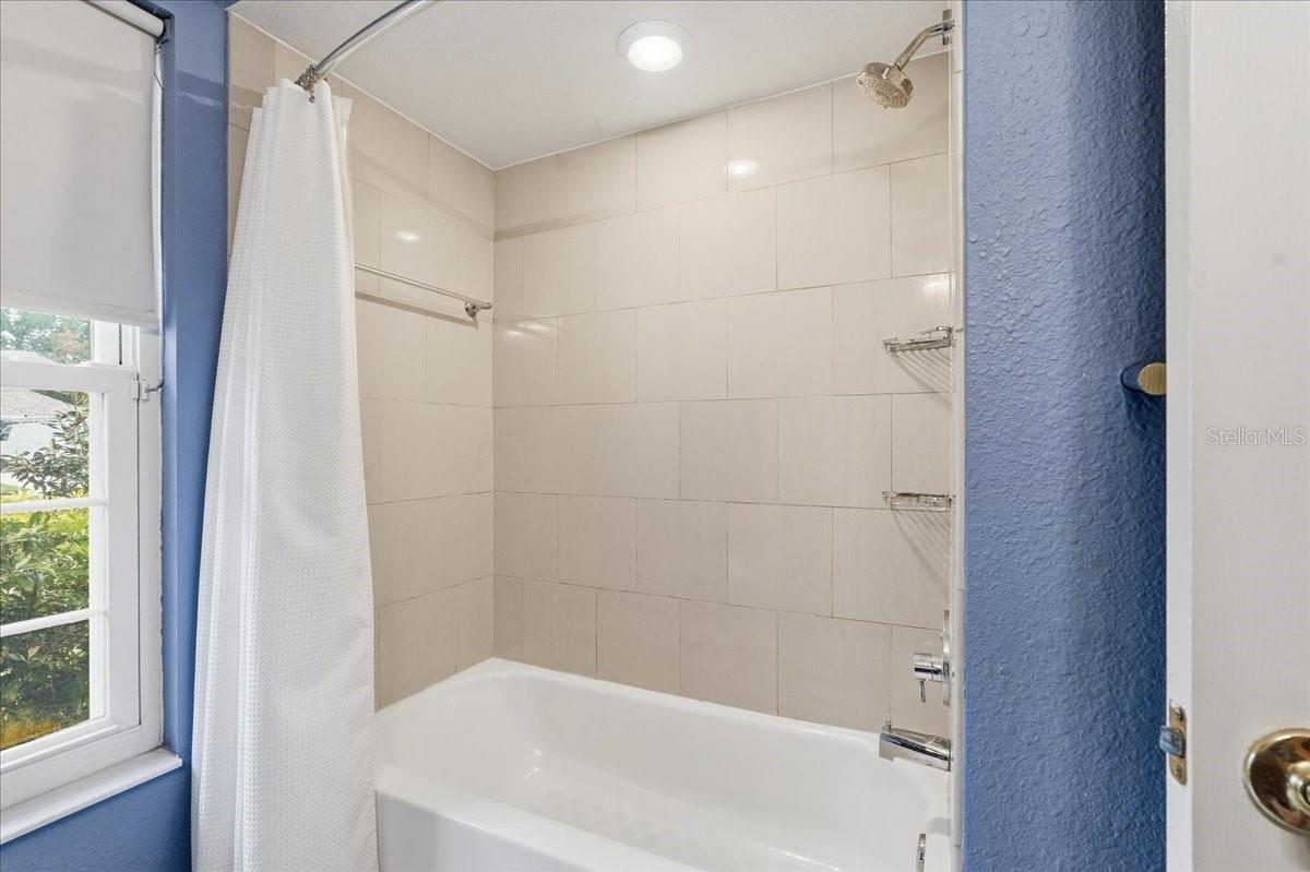 Image 43 of 69 For 325 Sheffield Circle W