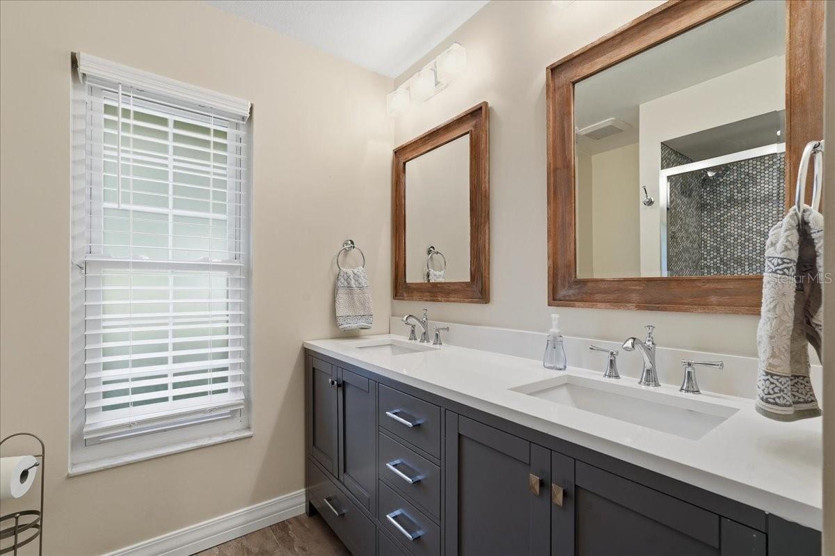 Image 47 of 69 For 325 Sheffield Circle W