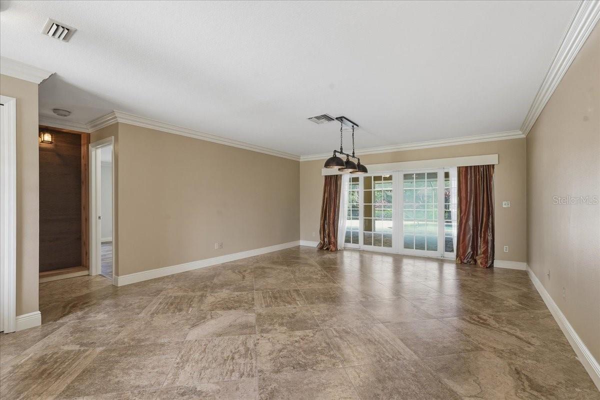 Image 8 of 69 For 325 Sheffield Circle W