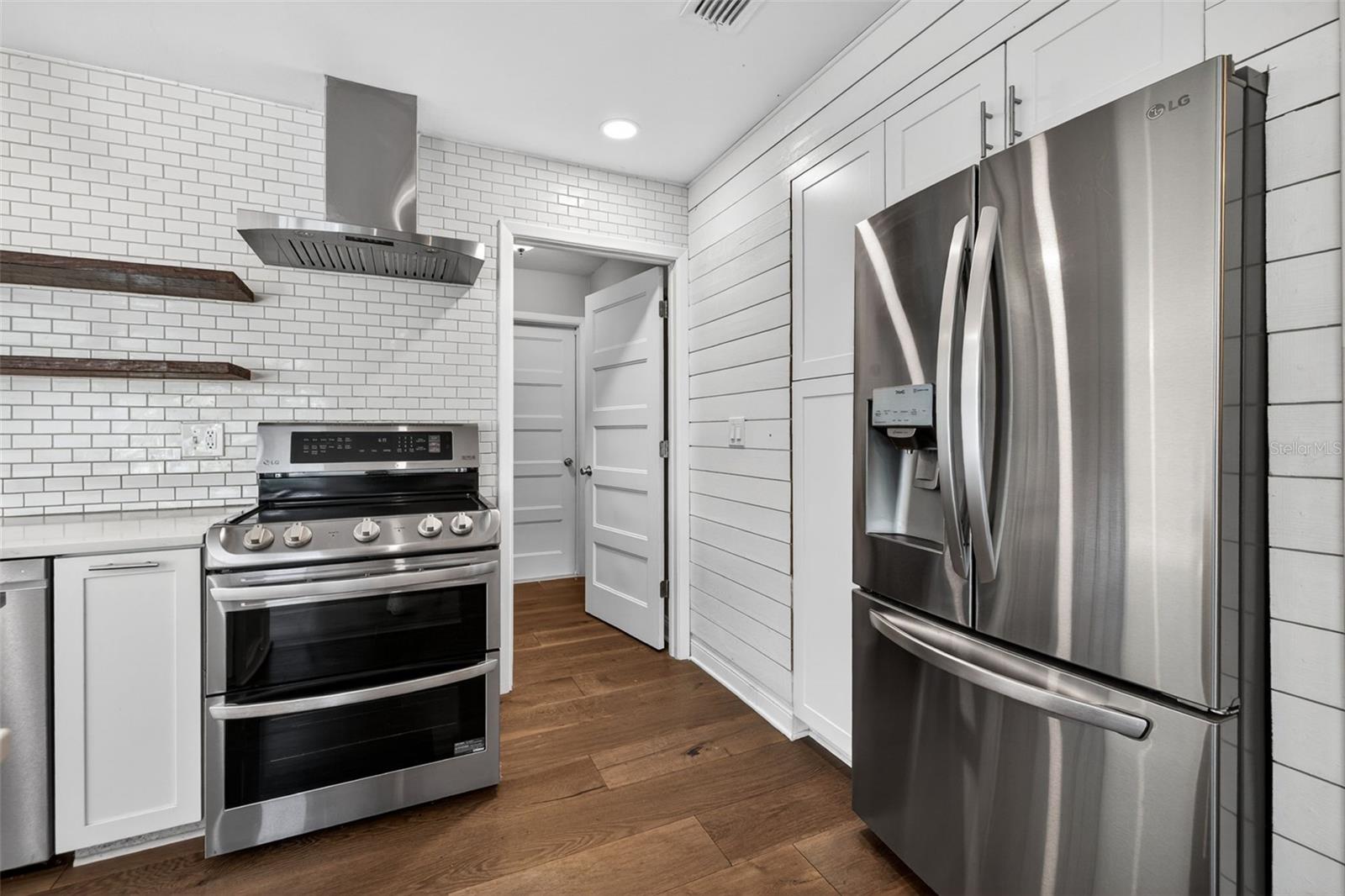 Image 10 of 22 For 4200 Beach Drive Se