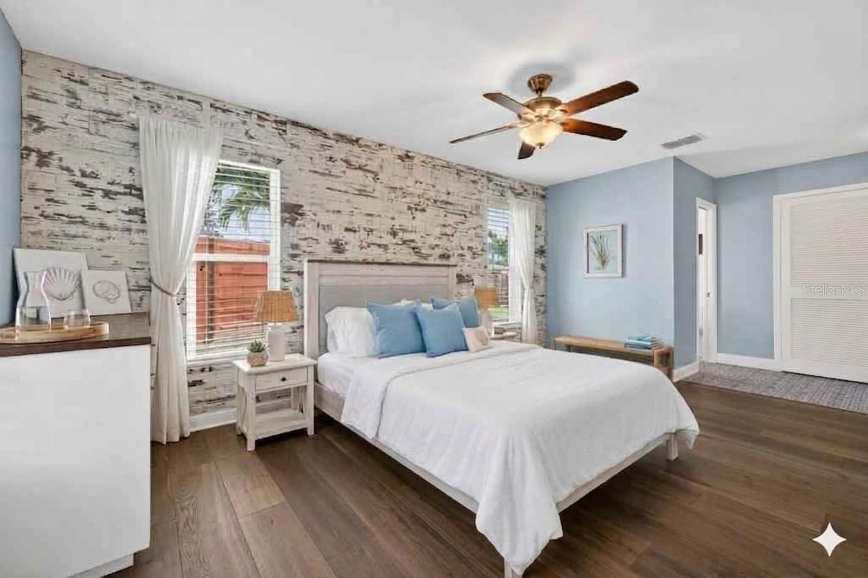 Image 12 of 22 For 4200 Beach Drive Se