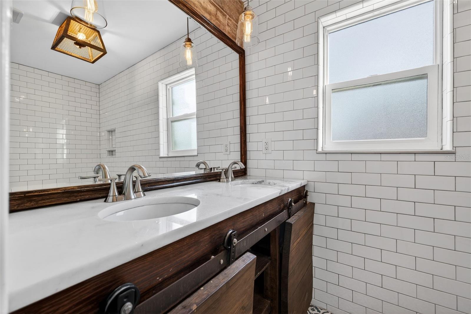 Image 14 of 22 For 4200 Beach Drive Se