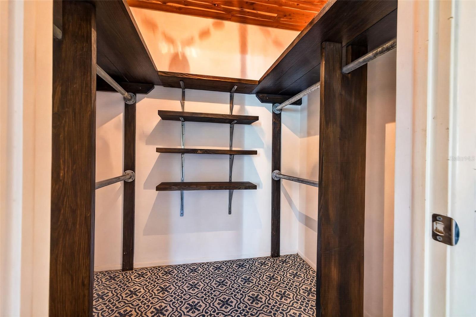 Image 15 of 22 For 4200 Beach Drive Se