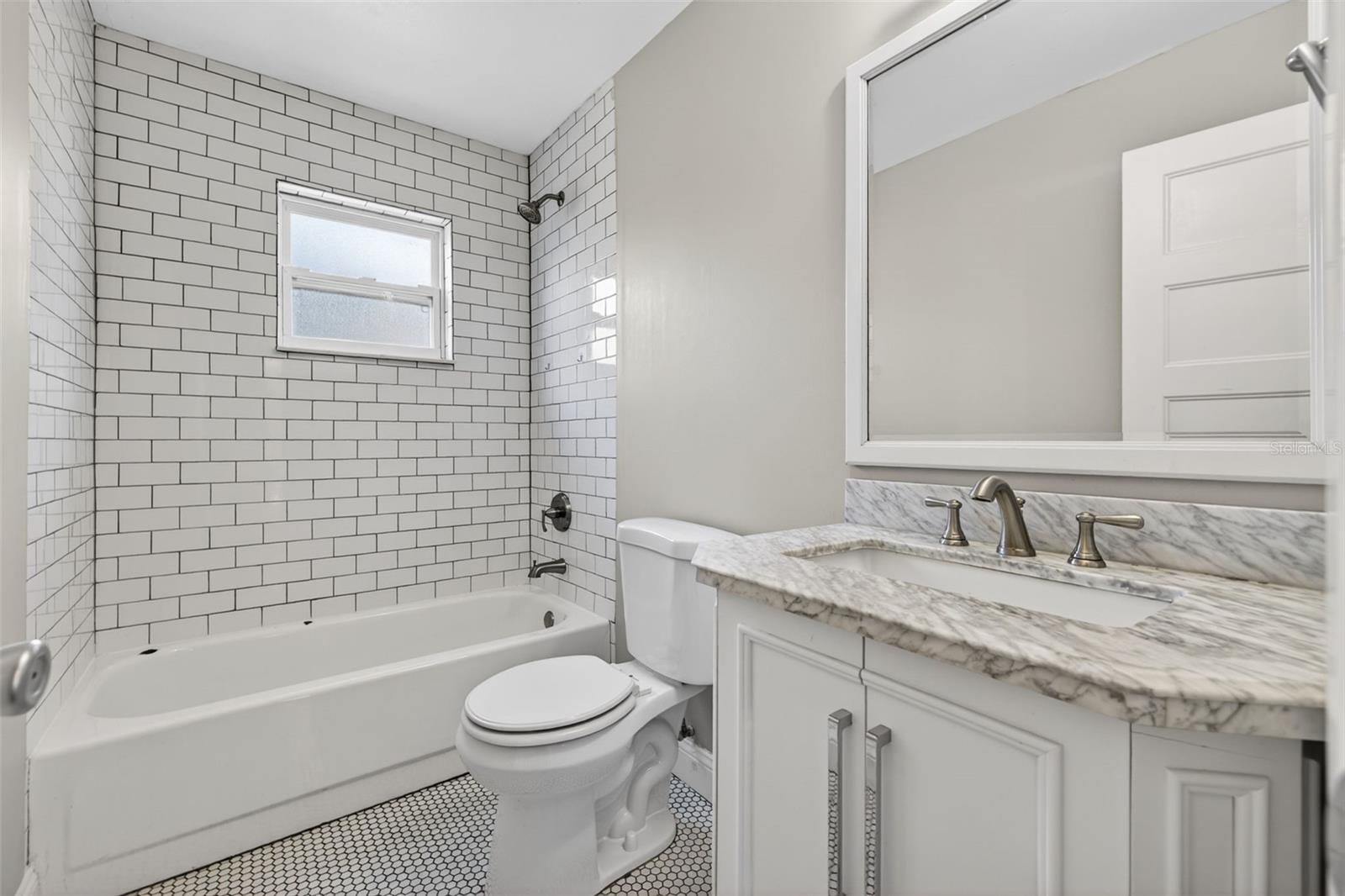 Image 17 of 22 For 4200 Beach Drive Se