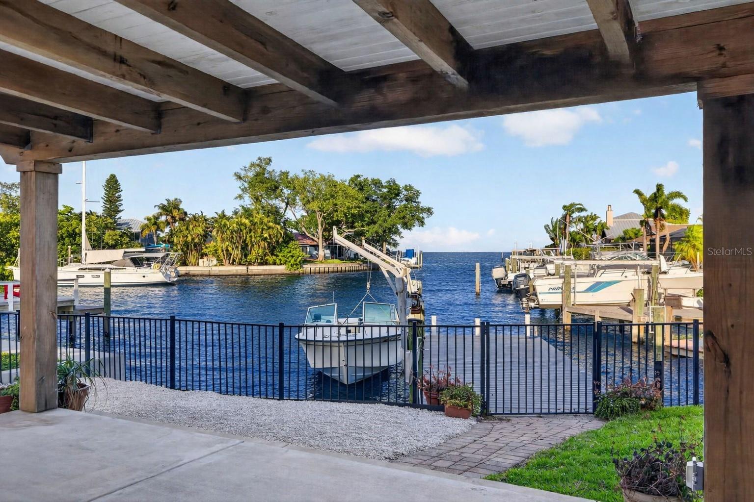 Image 19 of 22 For 4200 Beach Drive Se