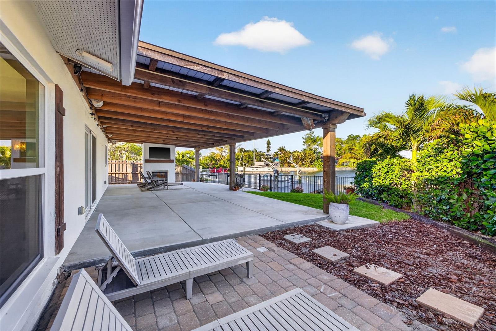 Image 21 of 22 For 4200 Beach Drive Se