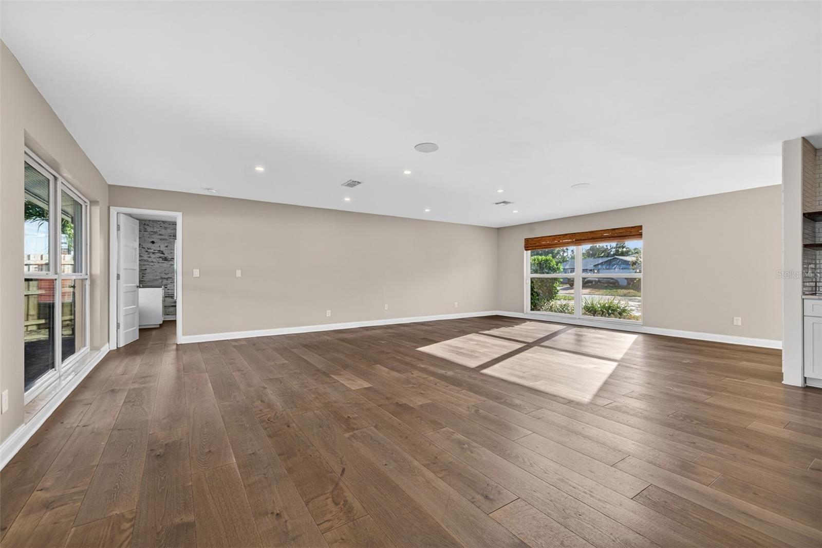 Image 6 of 22 For 4200 Beach Drive Se