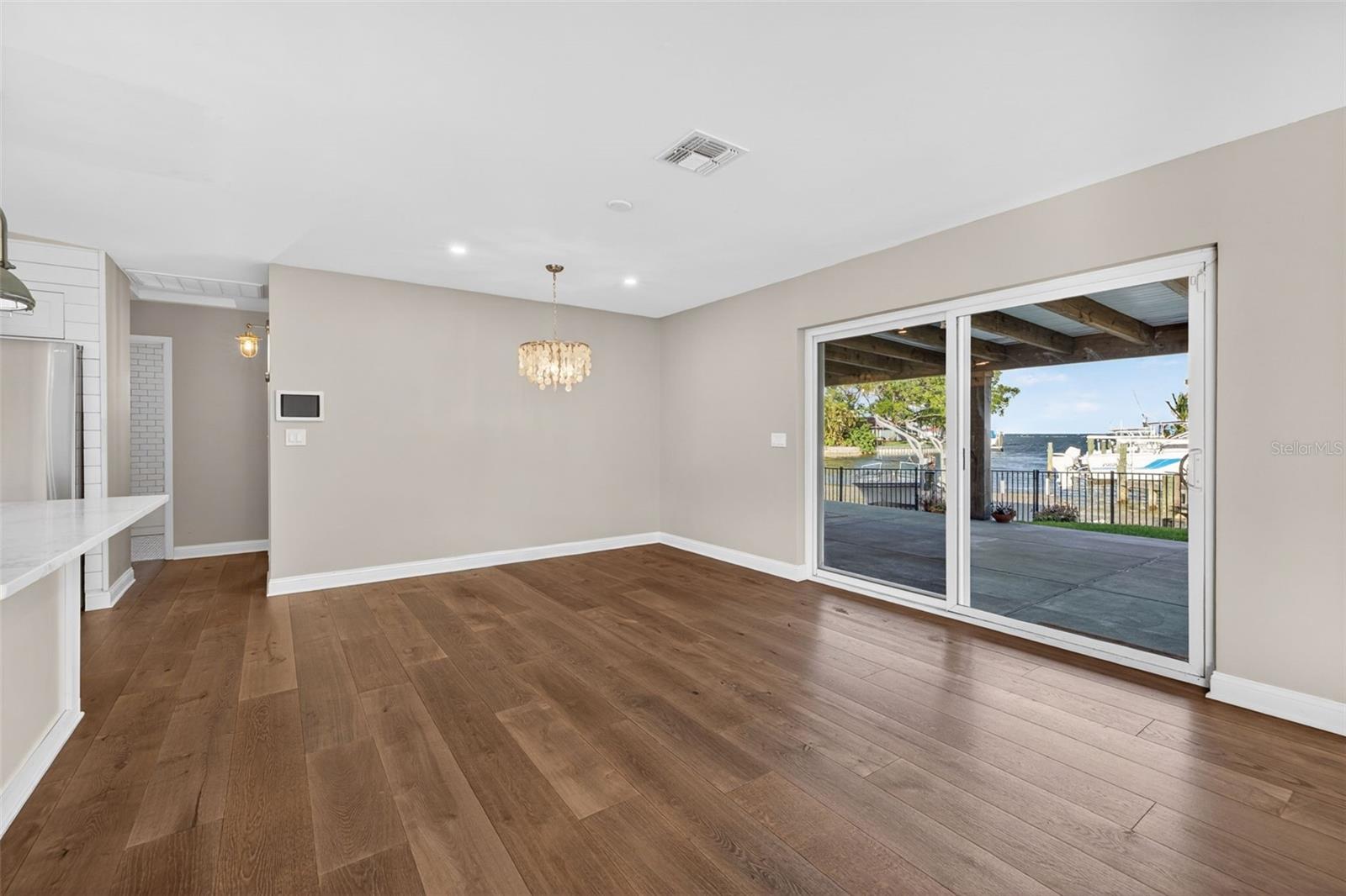 Image 7 of 22 For 4200 Beach Drive Se