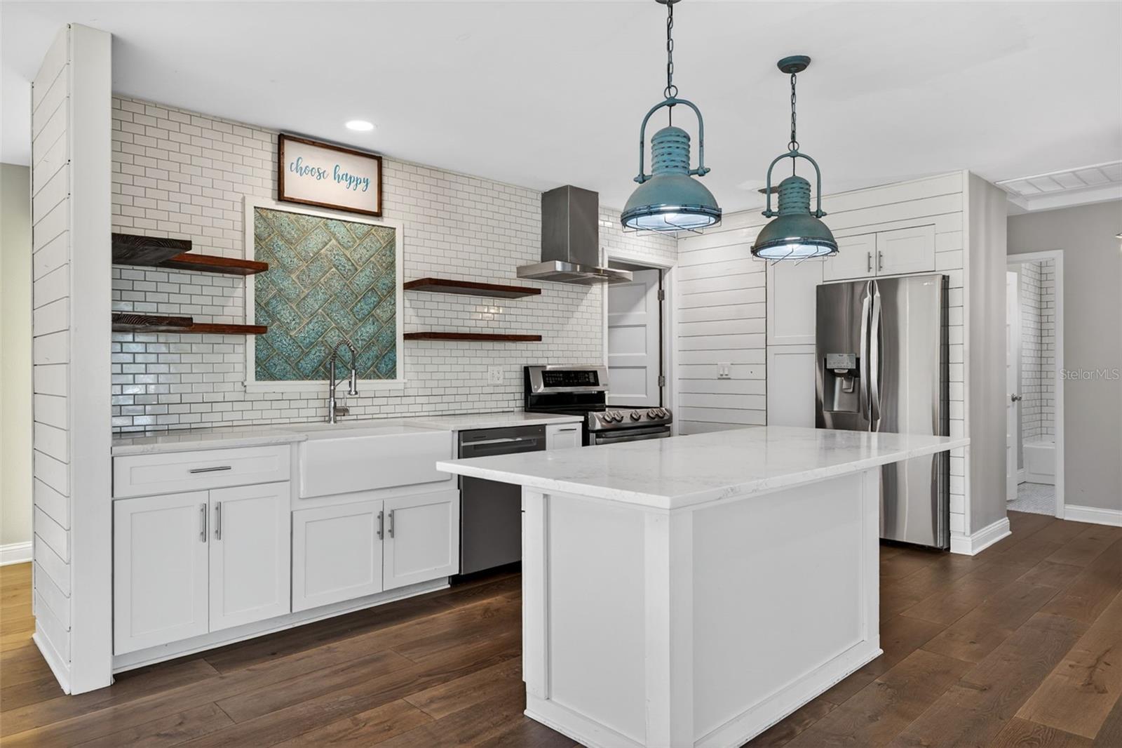 Image 8 of 22 For 4200 Beach Drive Se