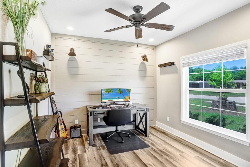 Image 11 of 38 For 618 Oak Ridge Drive