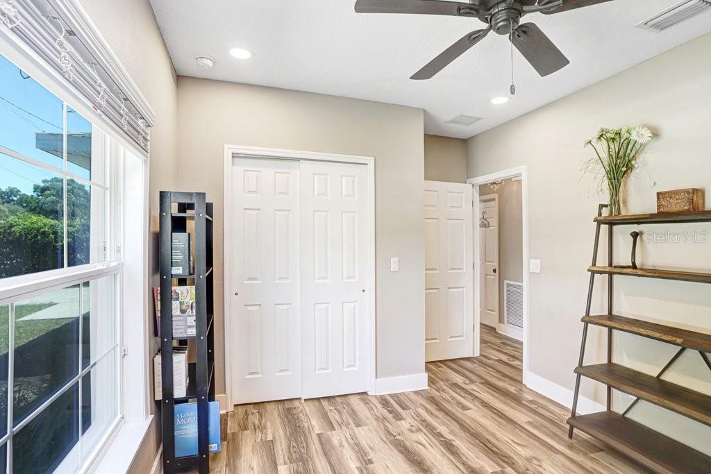 Image 12 of 38 For 618 Oak Ridge Drive