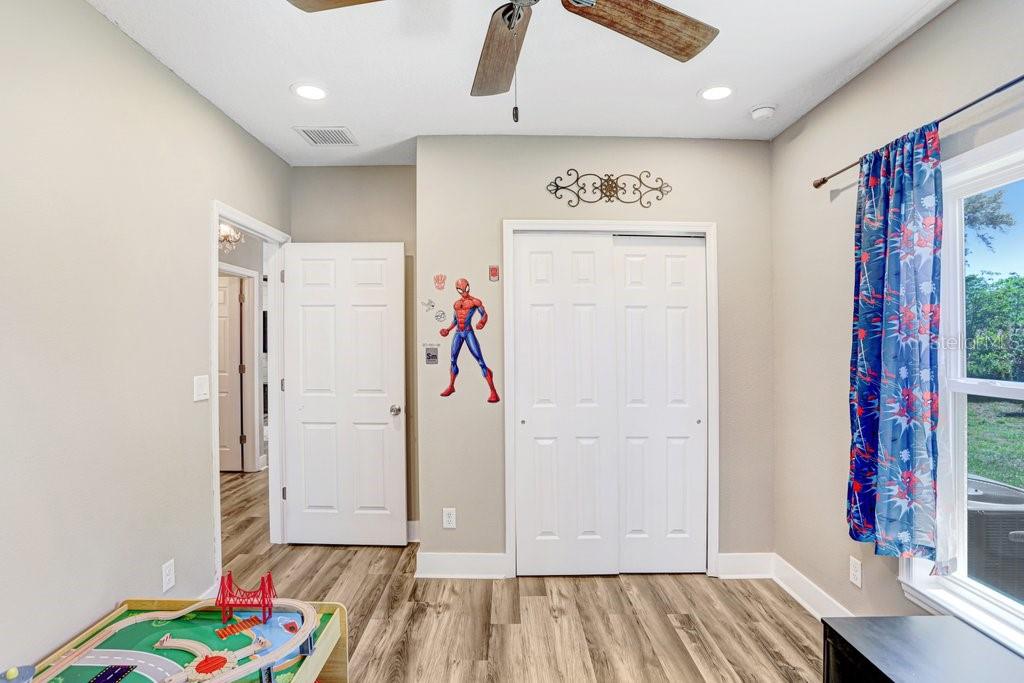 Image 14 of 38 For 618 Oak Ridge Drive