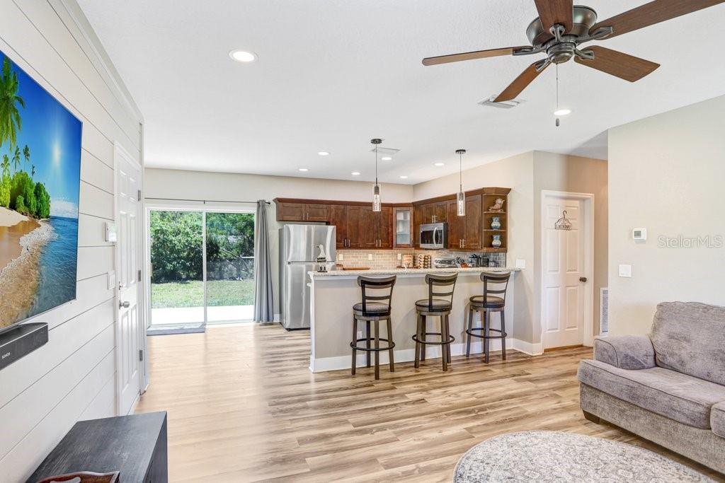 Image 2 of 38 For 618 Oak Ridge Drive