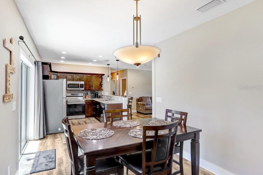 Image 20 of 38 For 618 Oak Ridge Drive