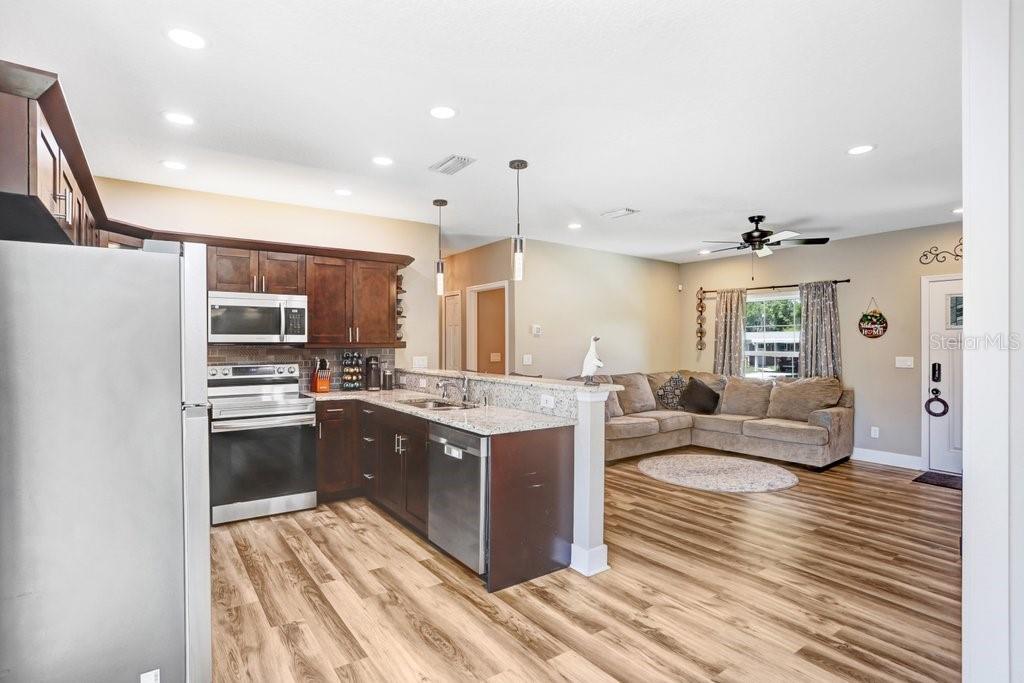 Image 3 of 38 For 618 Oak Ridge Drive