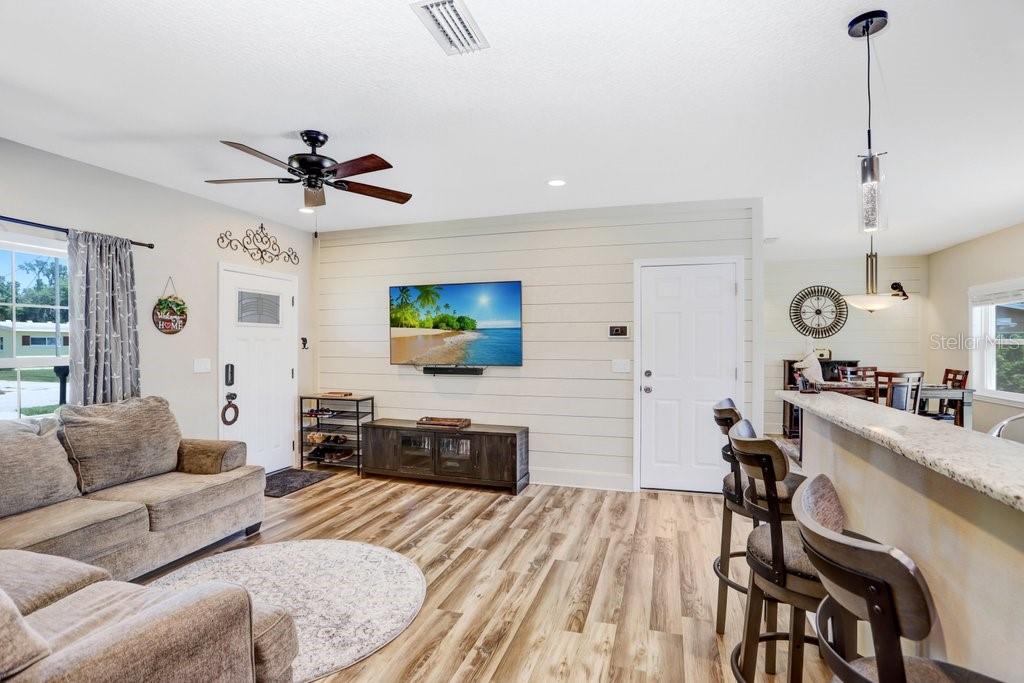 Image 4 of 38 For 618 Oak Ridge Drive