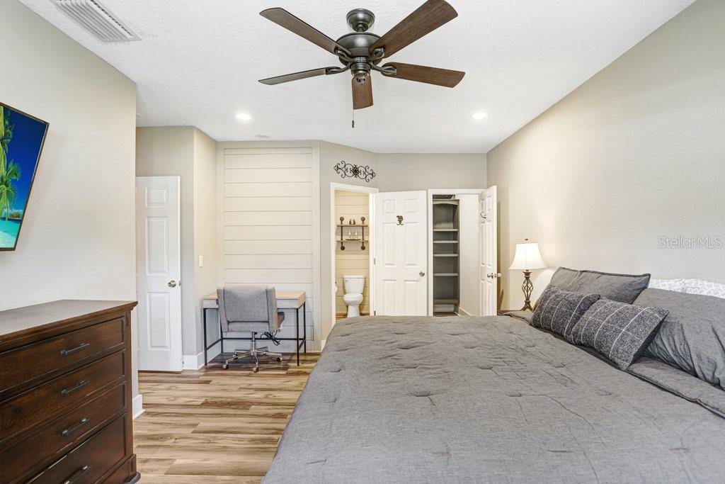 Image 6 of 38 For 618 Oak Ridge Drive