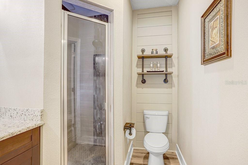 Image 9 of 38 For 618 Oak Ridge Drive