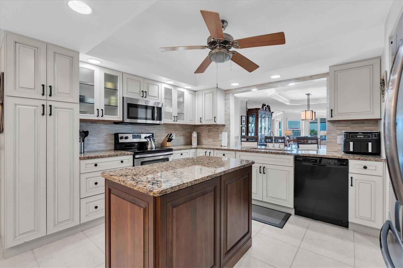 Image 13 of 58 For 6500 Sunset Way 316