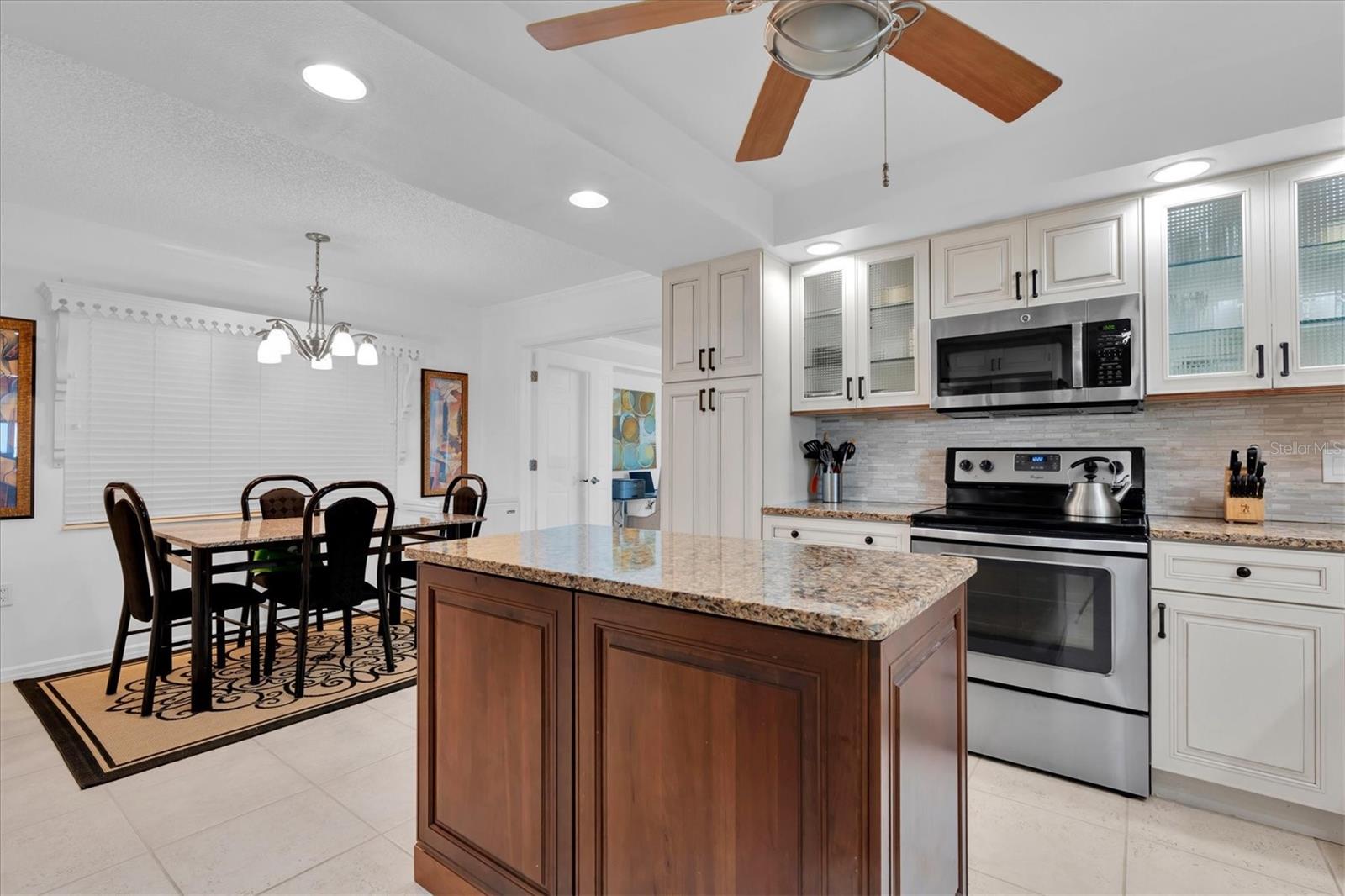 Image 15 of 58 For 6500 Sunset Way 316