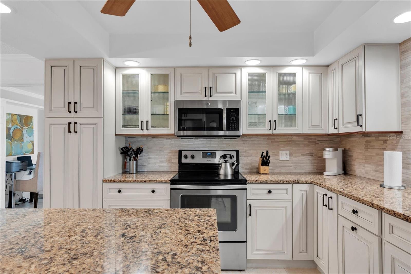 Image 16 of 58 For 6500 Sunset Way 316