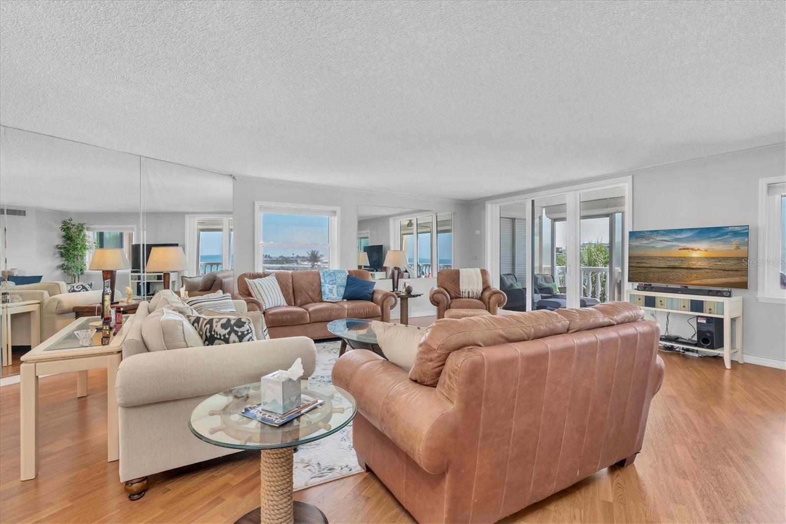 Image 5 of 58 For 6500 Sunset Way 316