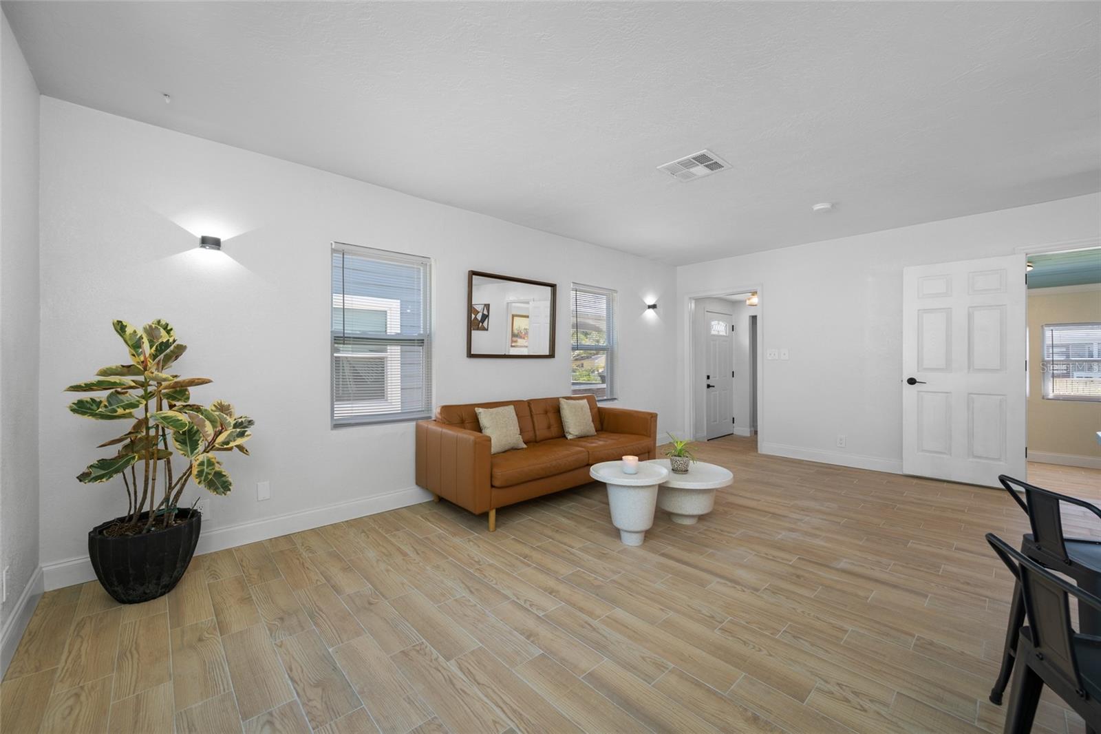 Image 11 of 55 For 821 19th Avenue S