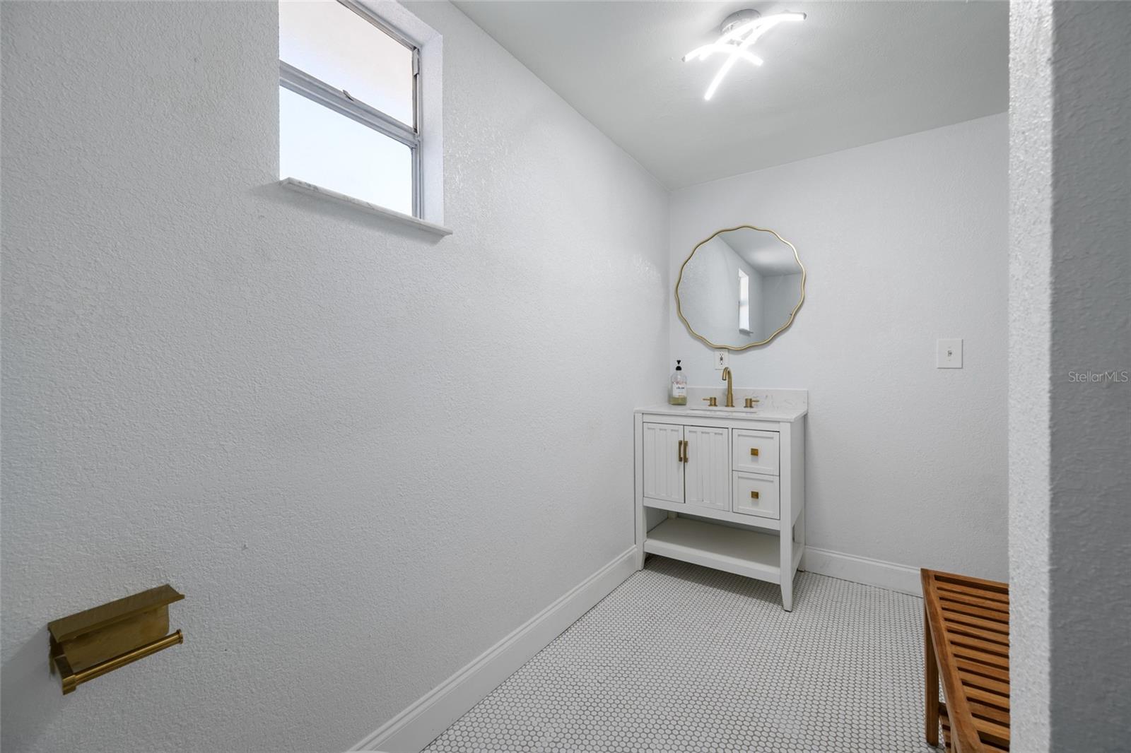 Image 21 of 55 For 821 19th Avenue S