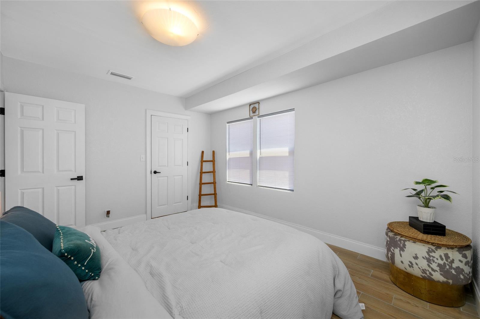 Image 32 of 55 For 821 19th Avenue S