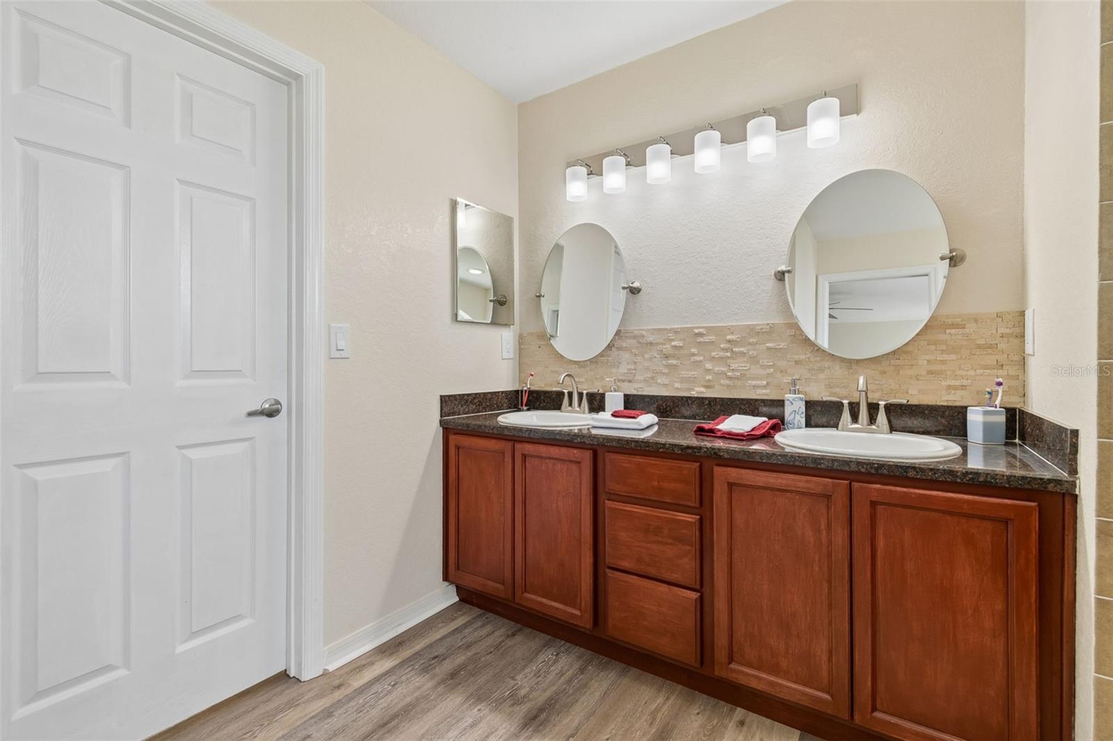 Image 18 of 27 For 3042 Grand Preserve Boulevard