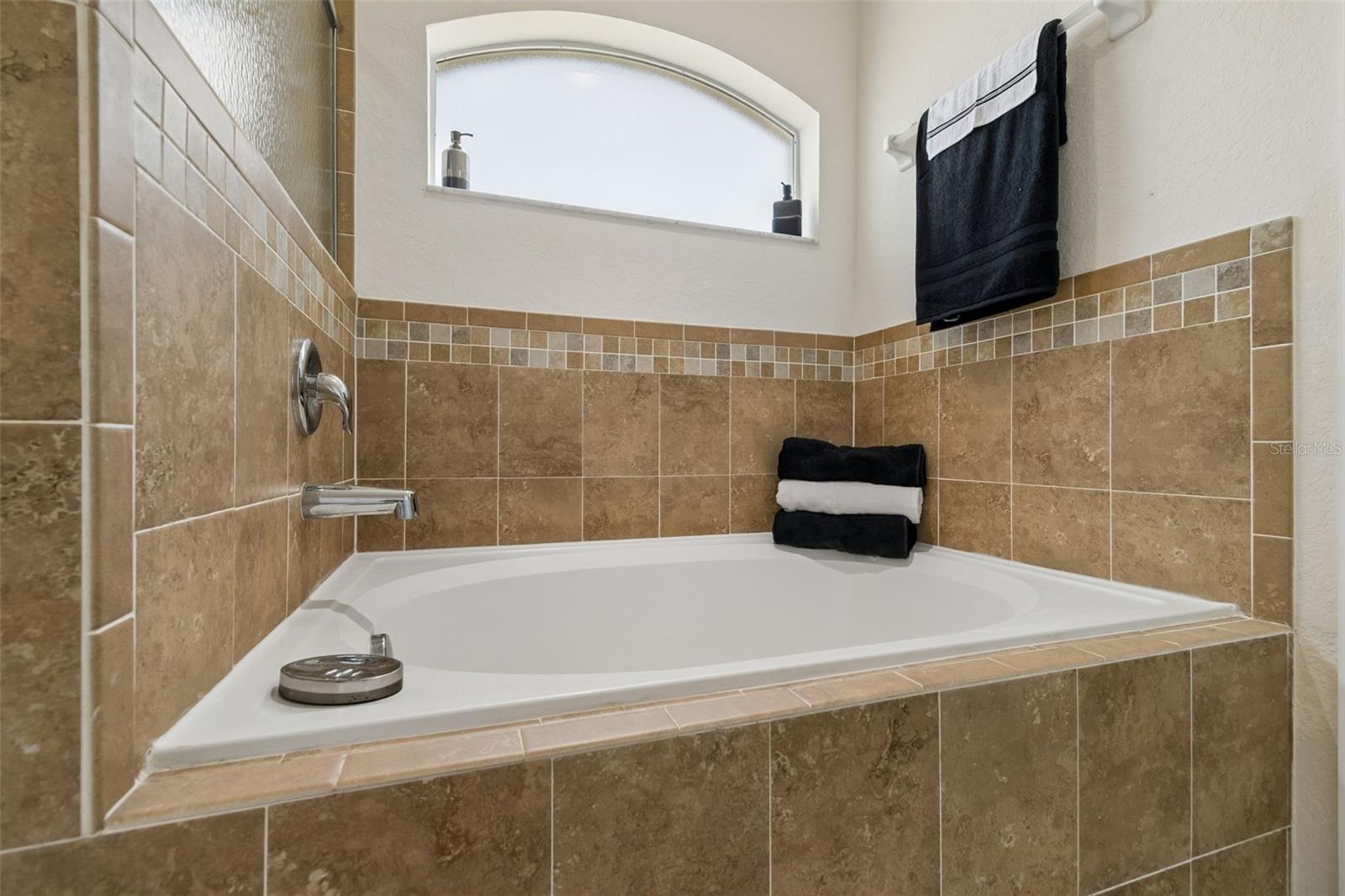 Image 20 of 27 For 3042 Grand Preserve Boulevard