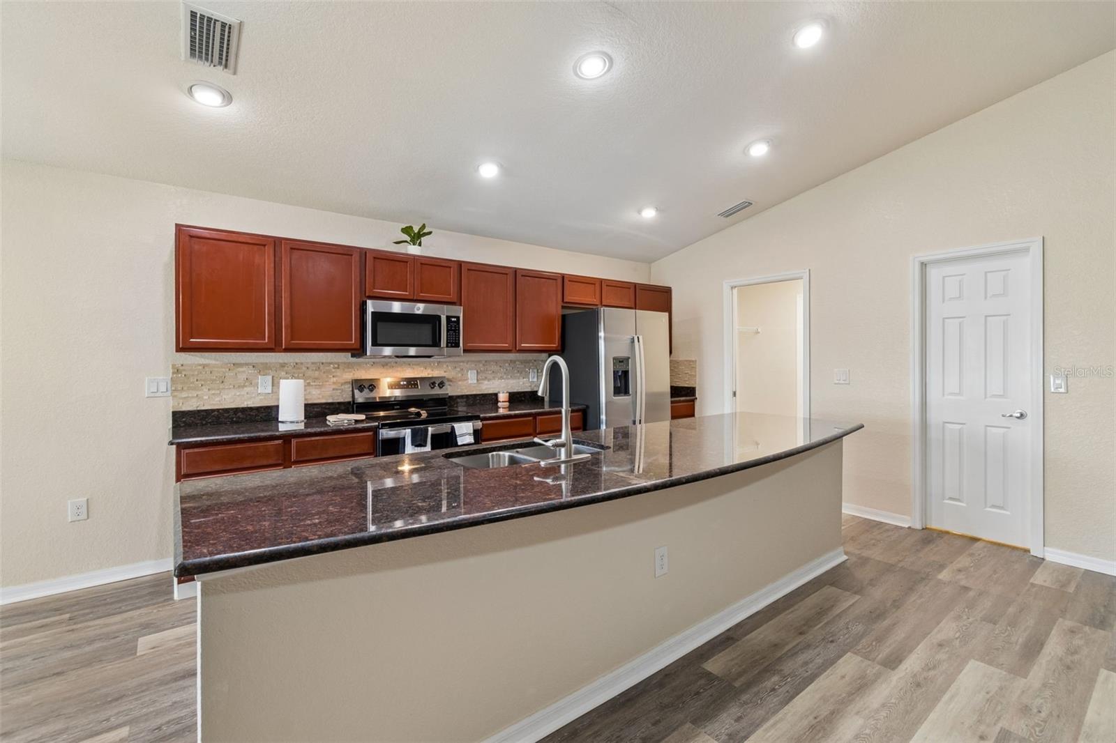 Image 5 of 27 For 3042 Grand Preserve Boulevard