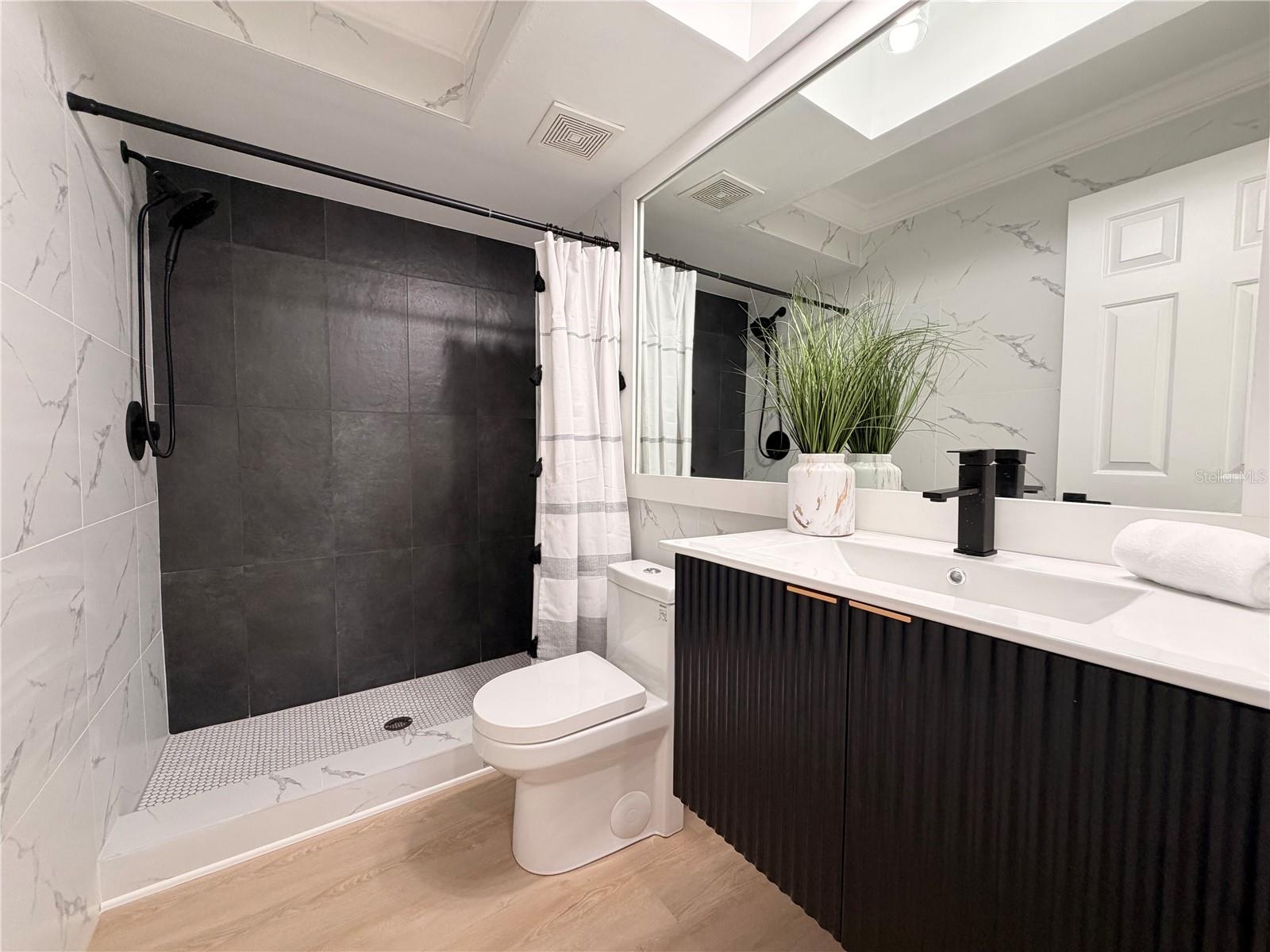 Image 25 of 41 For 3151 Landmark Drive 115