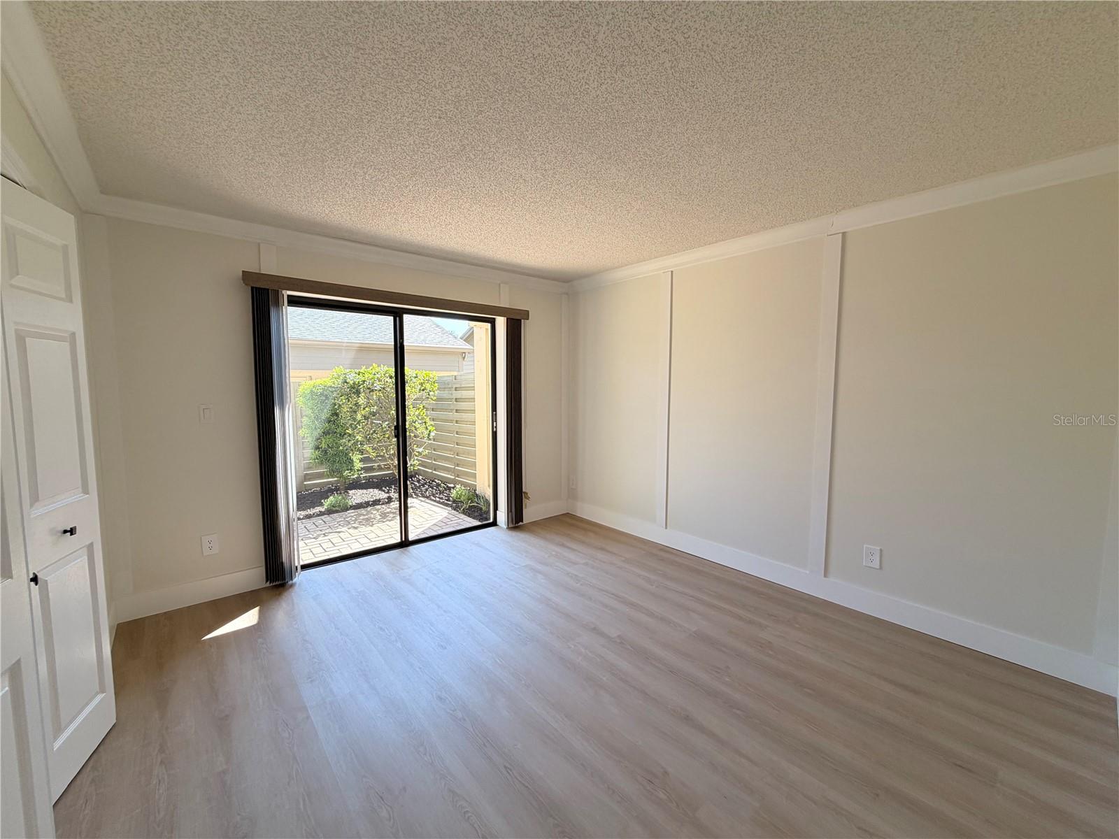 Image 27 of 41 For 3151 Landmark Drive 115