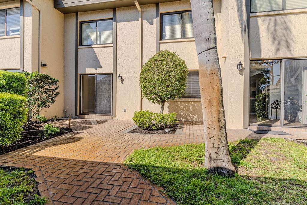 Image 28 of 41 For 3151 Landmark Drive 115