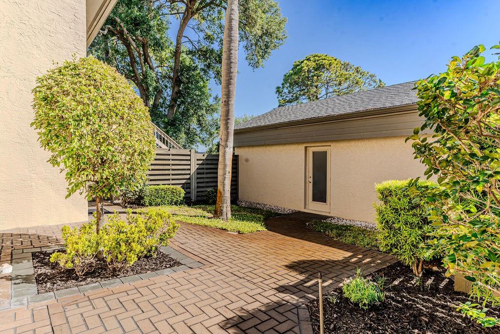 Image 31 of 41 For 3151 Landmark Drive 115