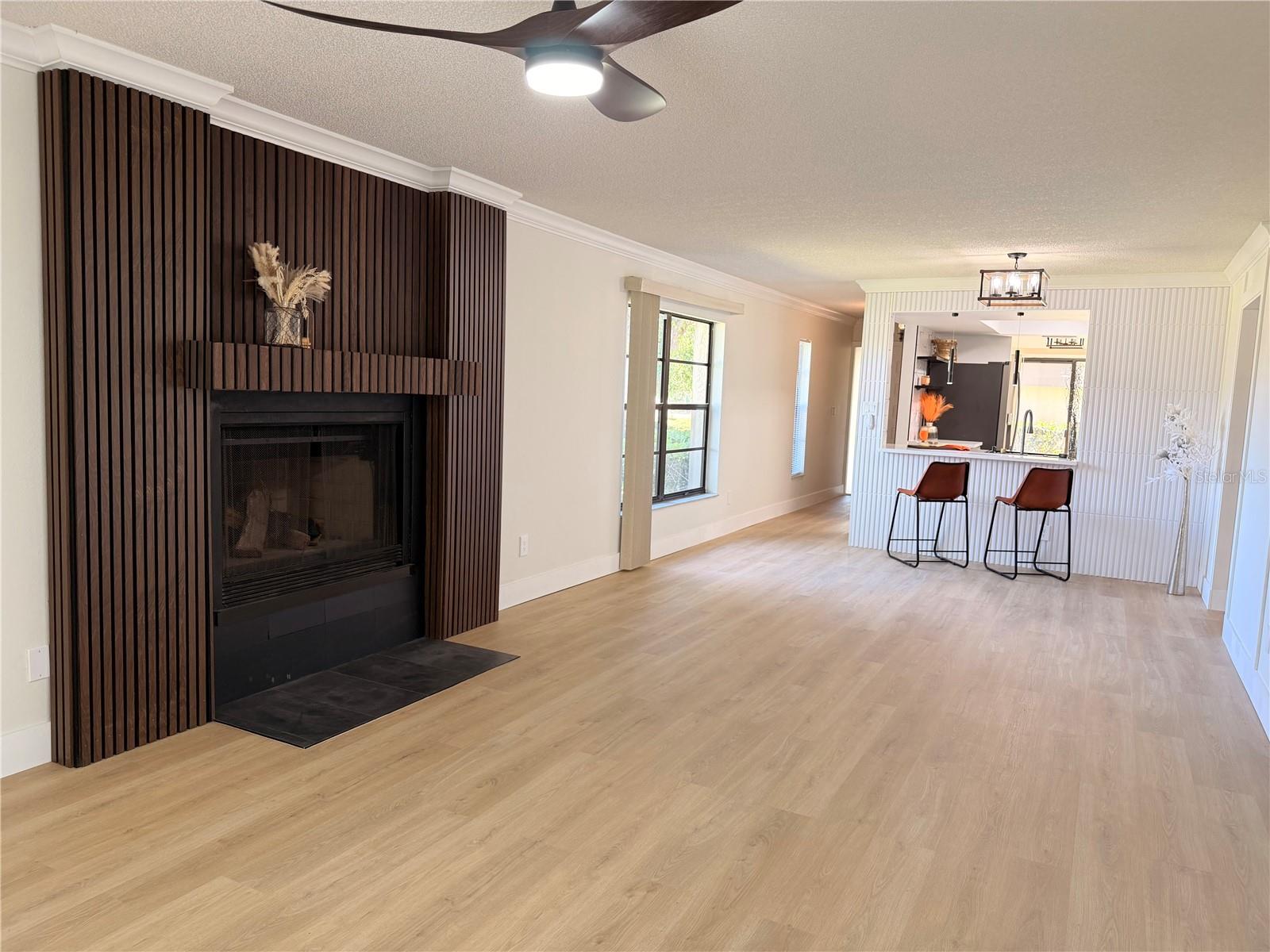 Image 6 of 41 For 3151 Landmark Drive 115