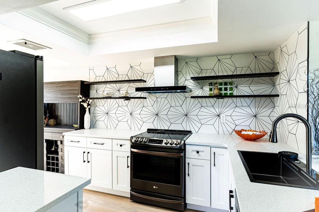 Image 9 of 41 For 3151 Landmark Drive 115