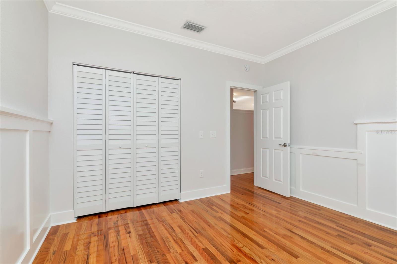 Image 17 of 43 For 3113 Oakellar Avenue