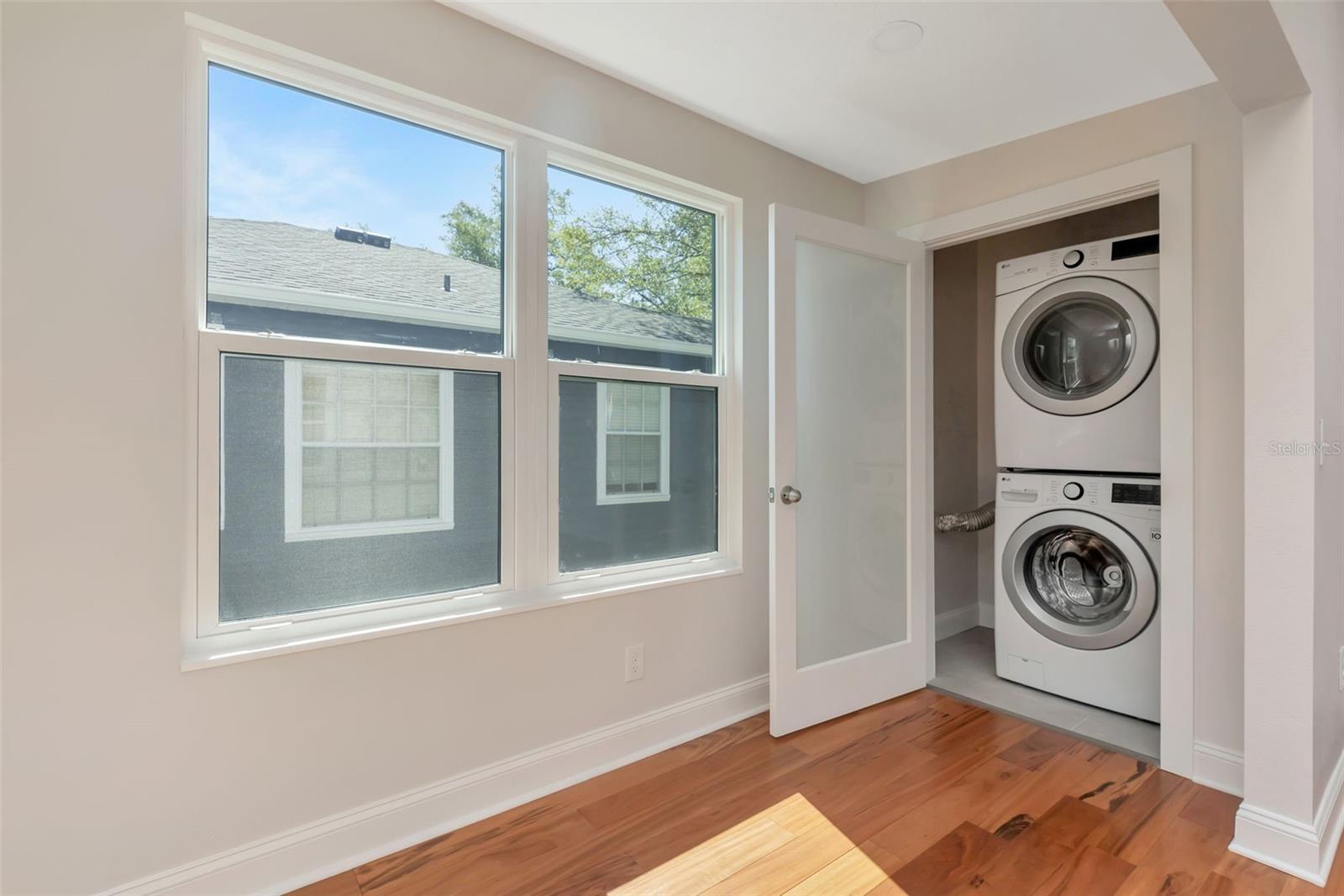 Image 31 of 43 For 3113 Oakellar Avenue