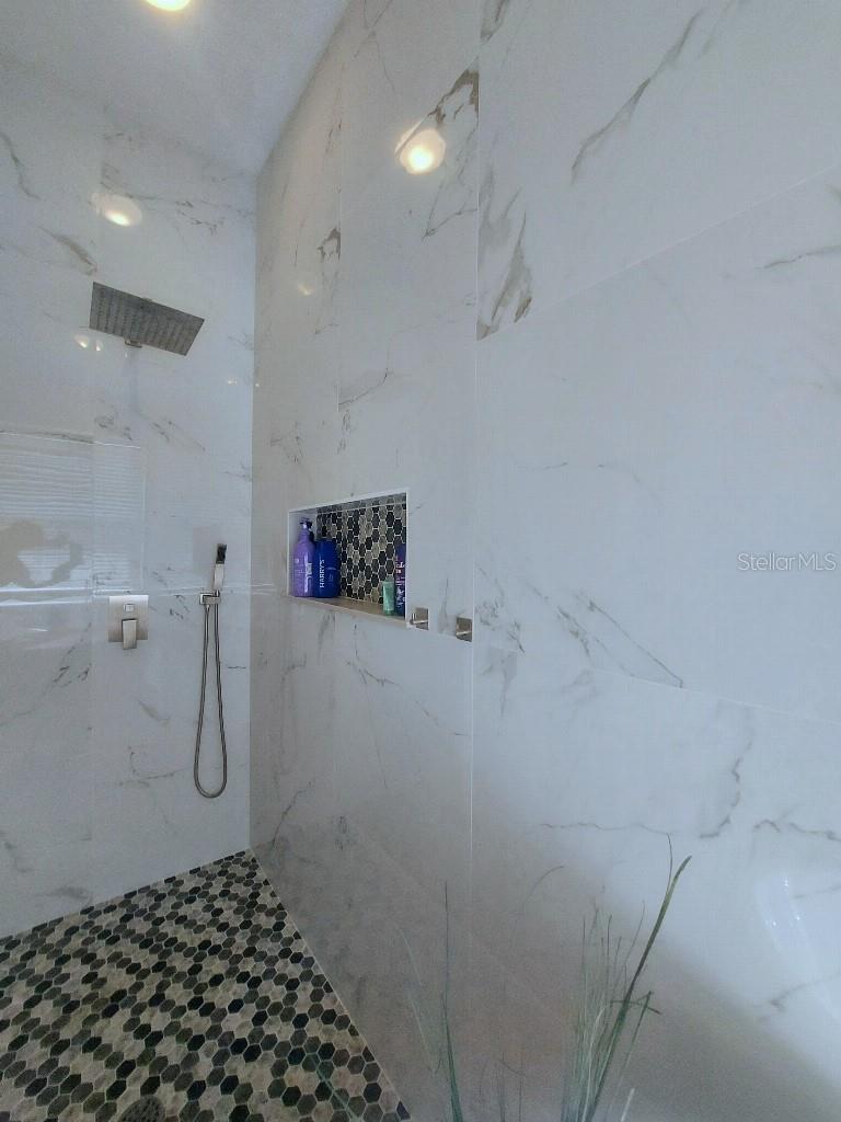 Listing photo id 18 for 9820 Gretna Green Drive