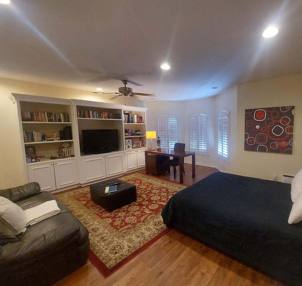 Listing photo id 26 for 9820 Gretna Green Drive