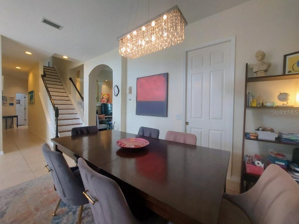 Listing photo id 5 for 9820 Gretna Green Drive